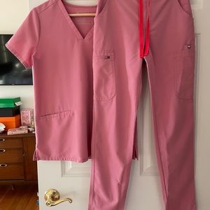 Figs scrubs chalk pink set casma top yola pants xs